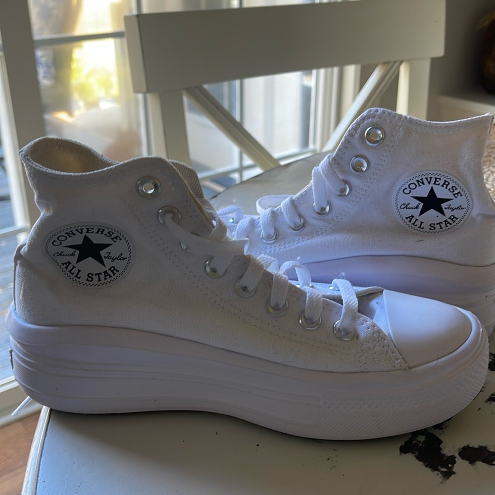Excellent condition white Converse